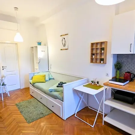 Cozy Ensuite Room In Zagreb Center Exteriör bild