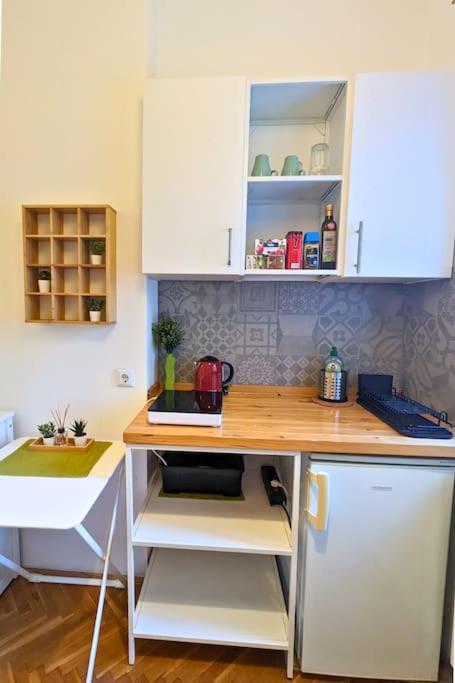 Cozy Ensuite In Center